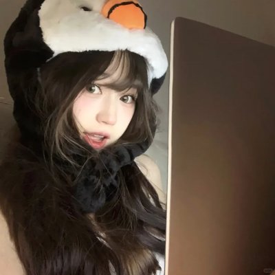 穿条纹衣的男孩